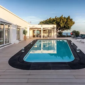 https://luxury-villa-el-marques.in-canary-islands.com